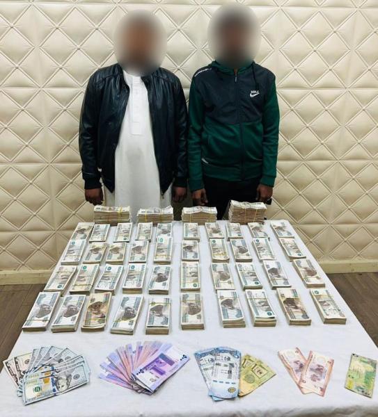 القبض على شخصين للإتجار في النقد الأجنبي خارج نطاق السوق المصرفي بالقاهرة