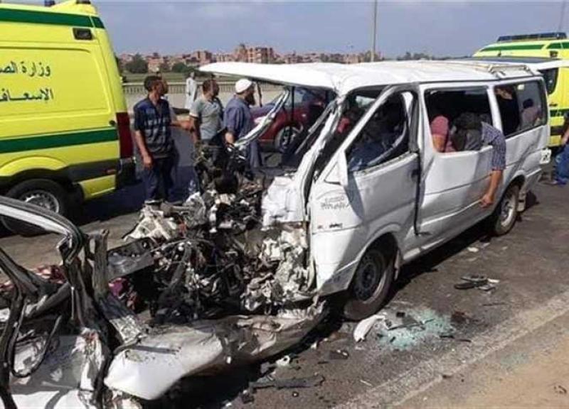 إصابة 12 شخصا في حادث تصادم بالطريق الصحراوي الغربي