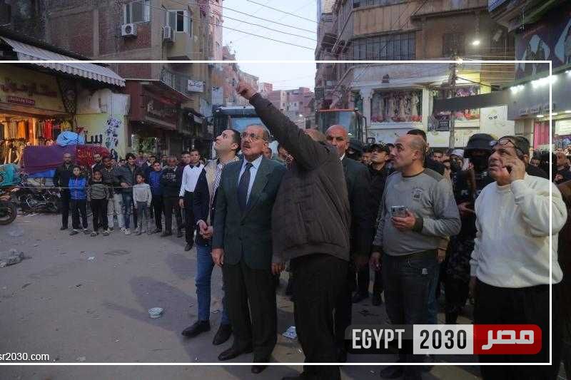محافظ كفر الشيخ ينتقل لموقع انهيار بلكونة منزل بشارع سعد زغلول بدسوق