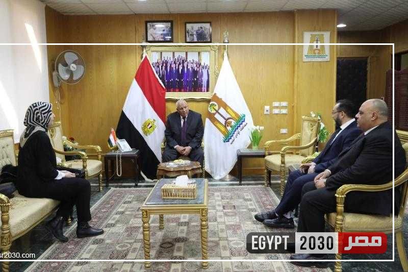محافظ الوادي الجديد يلتقي وفد كلية التعليم المستمر بالجامعة الأمريكية