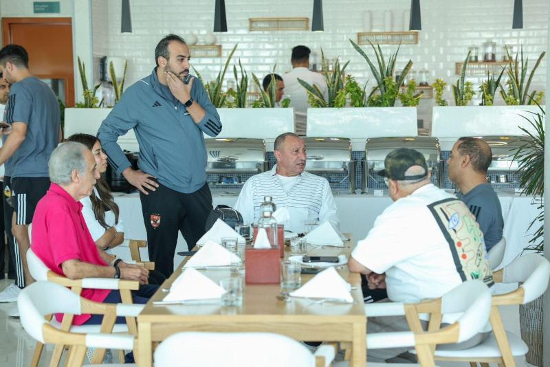 محمود الخطيب يزور معسكر الأهلي في الإمارات.. تفاصيل