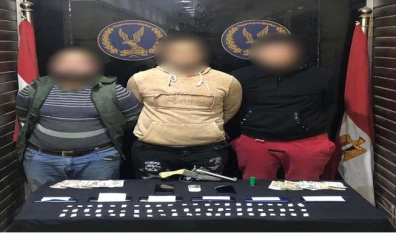 المتهمون والمضبوطات 