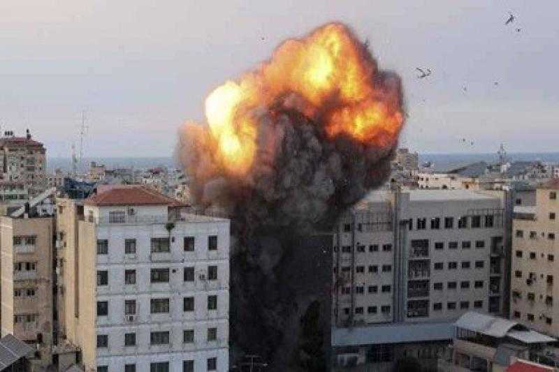 إعلام فلسطيني: الاحتلال ينسف مربعا سكنيا جديدا وسط خان يونس