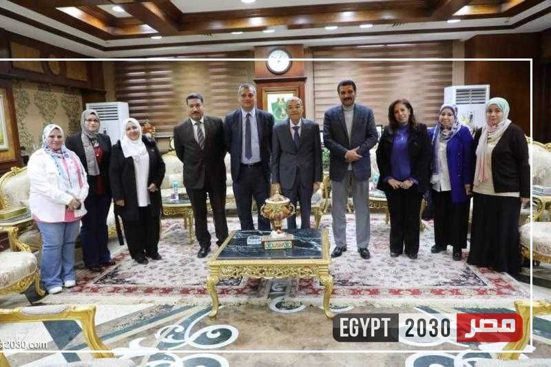 محافظ المنيا يناقش التحديثات الخاصة بالمخططات الاستراتيجية للتجمعات الريفية