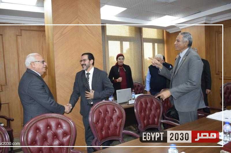 محافظ بورسعيد يترأس اجتماع مجلس إدارة المنطقة الحرة