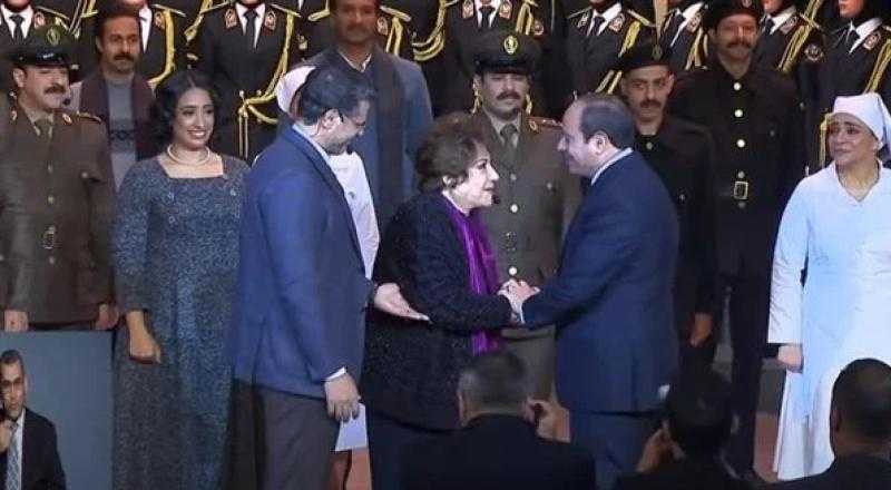 سميحة أيوب لـ الرئيس السيسي: الشعب حاسس بكل الإنجازات يا عزيز مصر