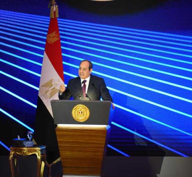 السيسي: «إحنا بناكل وبنشرب وكل حاجة ماشية».. فيديو