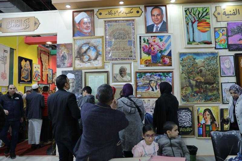 شاهد.. إقبال كبير على جناح الأزهر من قبل زوار معرض الكتاب 2024