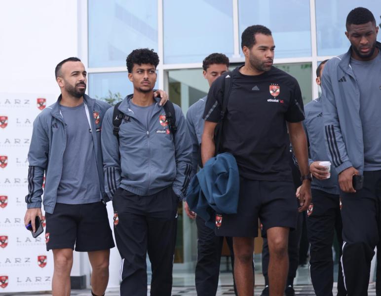 الأهلي يغادر فندق الإقامة لمواجهة «حتا الإماراتي» وديًا