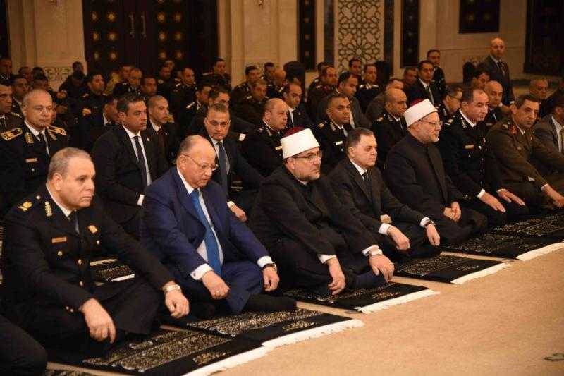 قادة الشرطة والقوات المسلحة ووزيرا الداخلية والأوقاف يؤدون صلاة الجمعة بمسجد الشرطة l صور