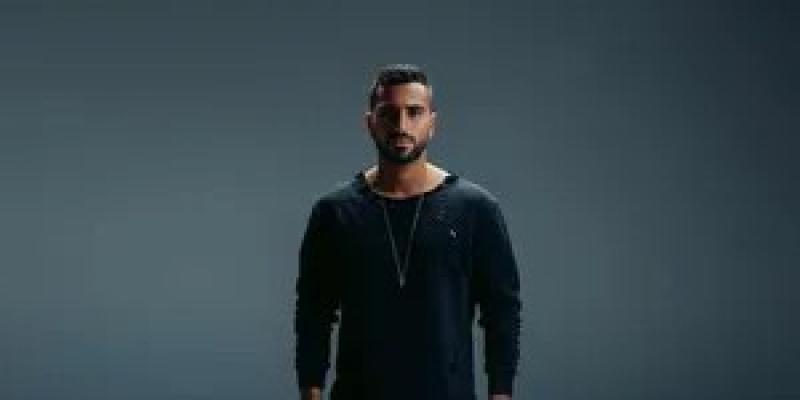 محمد الشرنوبي يروج لأغنيته الجديدة «ما كفاية»