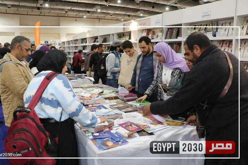 في معرض الكتاب.. استمرار الإقبال الكثيف على إصدارات قصور الثقافة
