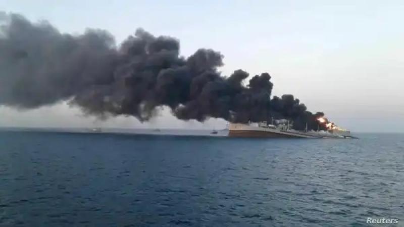 بالصواريخ.. الحوثيون يستهدفون سفينة نفط بريطانية