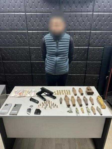 سقوط عاطل بحوزته 16 تمثالا فرعونيا مقلدا للنصب على المواطنين