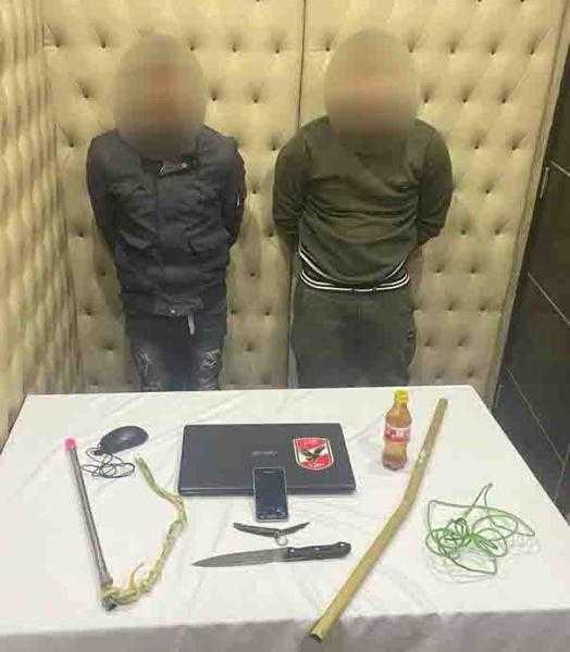 وصلة تعذيب لشاب على أيدي صاحب جراج وعامل في الدرب الأحمر