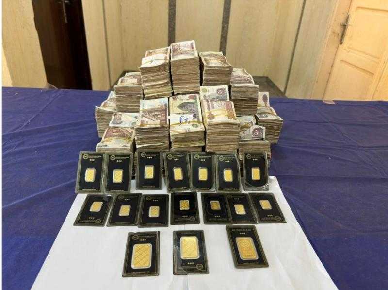 الداخلية تضبط عصابة سبك وإعادة معايرة خام الذهب (صور)