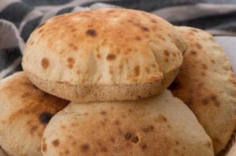 أستاذ بالمعهد القومي للتغذية يكشف الخطوات الآمنة لحفظ الخبز في الفريزر.. «فيديو»
