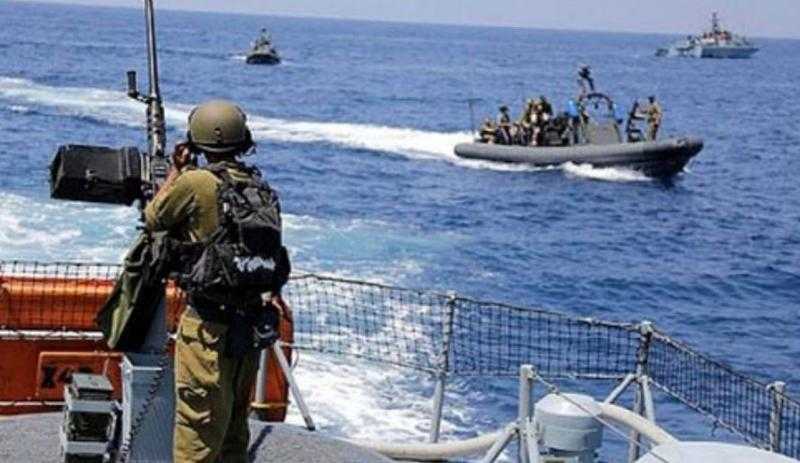 زوارق الاحتلال تقصف شواطىء وسط قطاع غزة