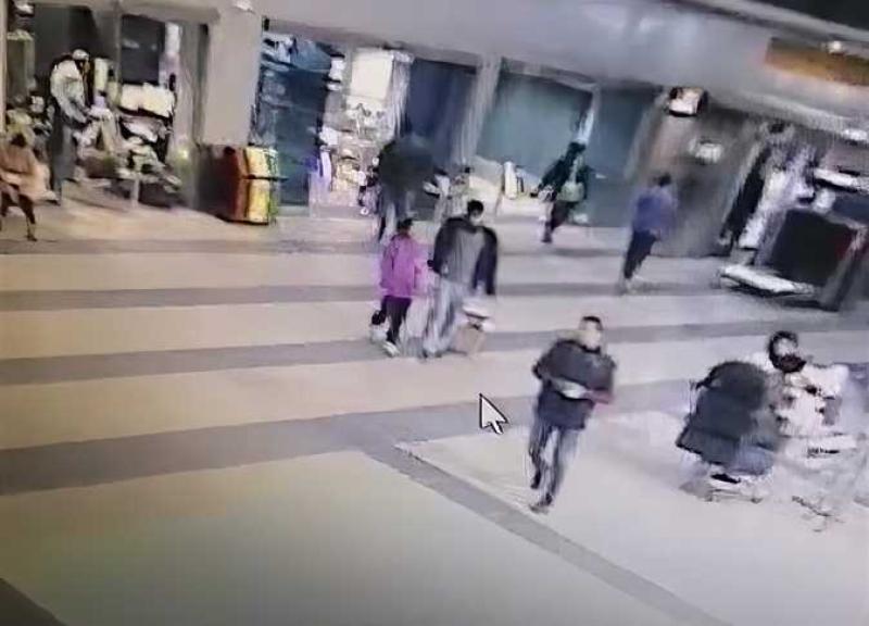  خطف فتاتي الأسانسير