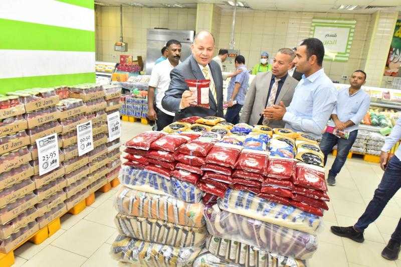 ما حكم بيع السلعة القديمة لدى البائع بسعرها الجديد؟.. أمين الفتوى يجيب