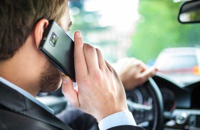 ضبط 1086 مخالفة تحدث في المحمول أثناء القيادة