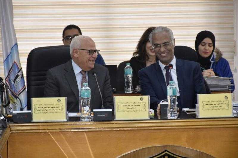 محافظ بورسعيد يشارك في اجتماع مجلس الجامعة