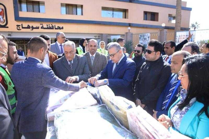 محافظ سوهاج يدشن حملة الشعب الجمهوري شتاء دافئ لتوزيع 1500 بطانية