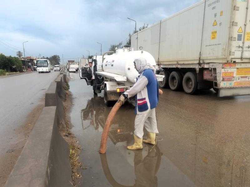 محافظ الغربية يُتابع جهود رفع نواتج الأمطار