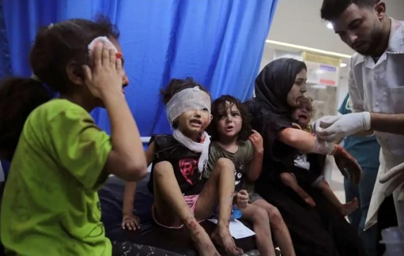 إيطاليا تستقبل المجموعة الأولى من أطفال غزة المصابين لتقديم العلاج