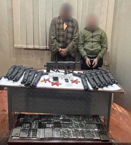 القبض على عاطلين بالفيوم للاتجار في المخدرات والسلاح