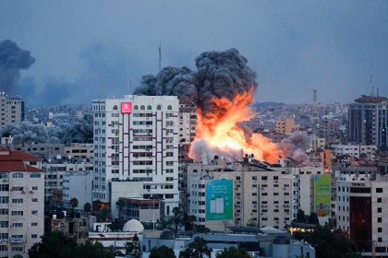 سقوط شهداء وجرحى جراء قصف الاحتلال لنازحين في خان يونس