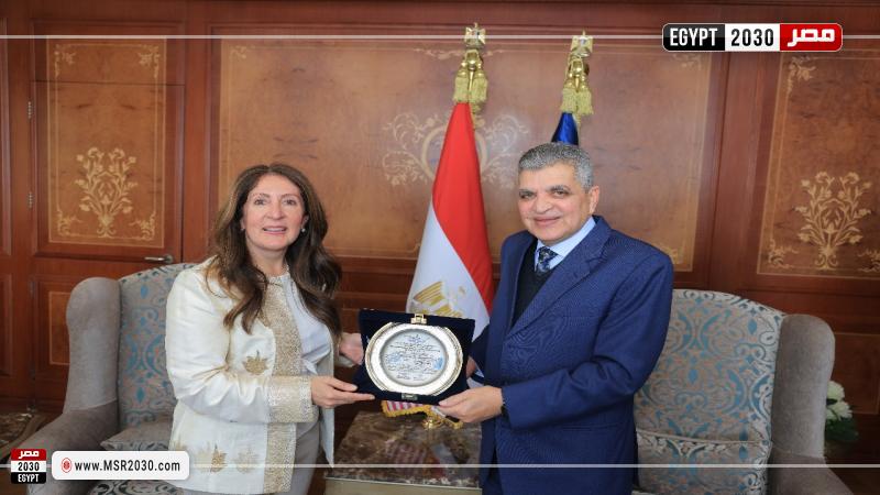 رئيس قناة السويس والسفيرة الأمريكية بالقاهرة