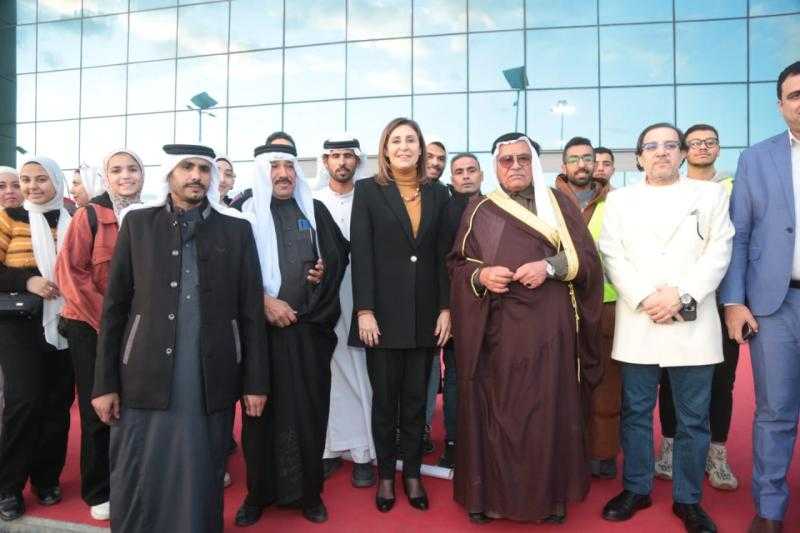 وزيرة الثقافة تلتقي وفدا من مشايخ وعواقل سيناء بمعرض الكتاب