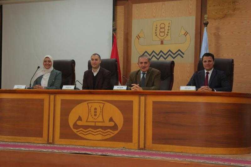 محافظ كفر الشيخ يشهد ختام فعاليات المرحلة الثانية من برنامج المرأة تقود