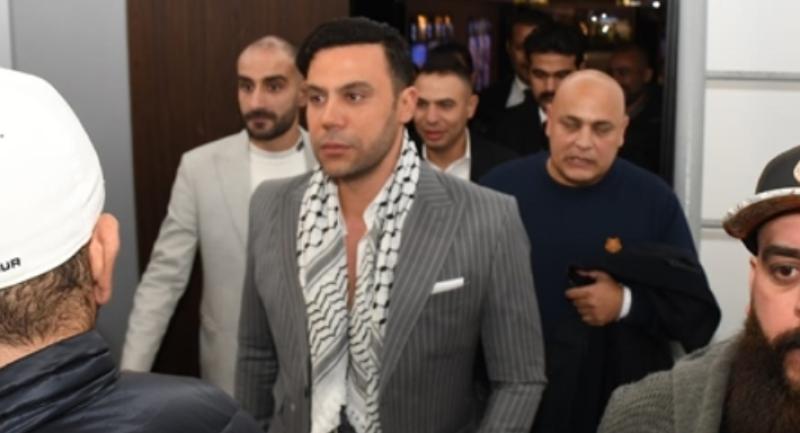 محمد إمام بالشال الفلسطيني من حفل جوي أوردز
