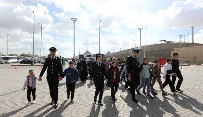 الداخلية تنظم رحلات ترفيهية لـ أسر الشهداء وتقدم هدايا للأطفالl  صور