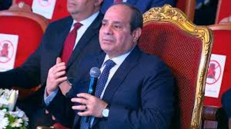 مصطفى بكري: الرئيس السيسي شايل 100 ألف مشكلة وماشي بيها