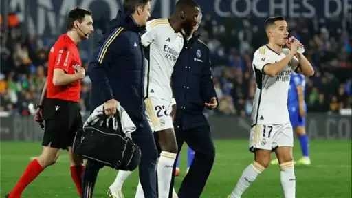شجار عنيف في تدريبات ريال مدريد قبل الكلاسيكو بين تشاوميني وفالفيردي
