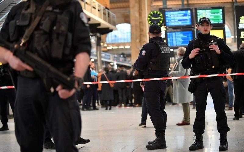 3 إصابات.. تفاصيل الهجوم المسلح على محطة قطارات في باريس