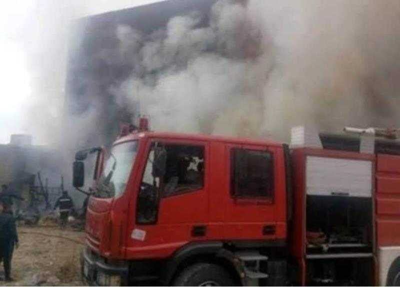 الحصيلة النهائية 7 مصابين وجثة.. النيابة تعاين موقع حريق مصنع المنصورة