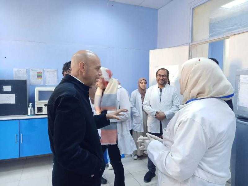 وكيل وزارة الصحة بالشرقية يتفقد سير العمل بمستشفى بلبيس المركزي