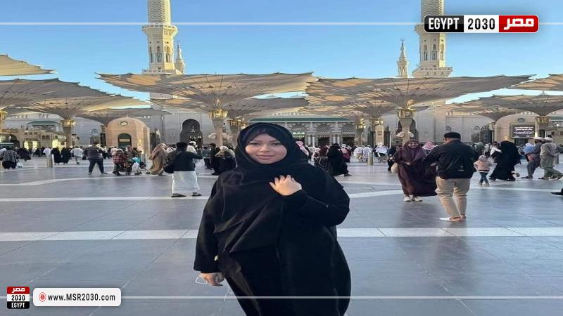 أسما إبرهيم تؤدي مناسك العمرة