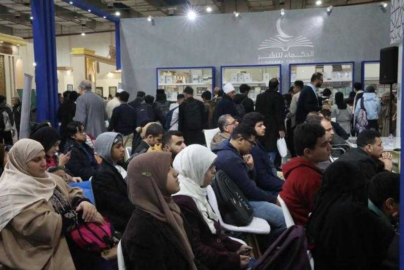 ندوة بجناح مجلس حكماء المسلمين.. ويؤكد: الإسلام اعتنى بالمرأة ورفع مكانتها