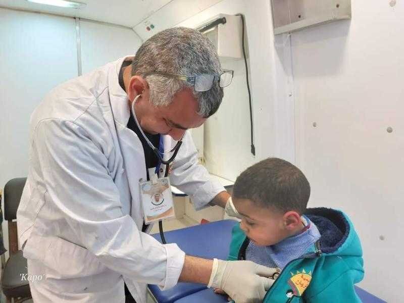 الكشف على 1314 مواطنا خلال قافلة طبية بقرية الوسطانى بدمياط
