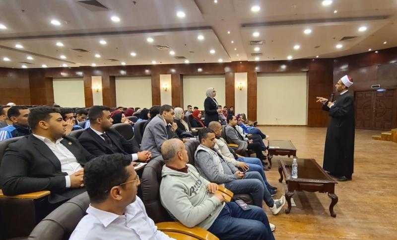 علماء مركز الأزهر للفتوى يناقشون مع شباب الجامعات قضايا الانتماء وقيمة الحياة