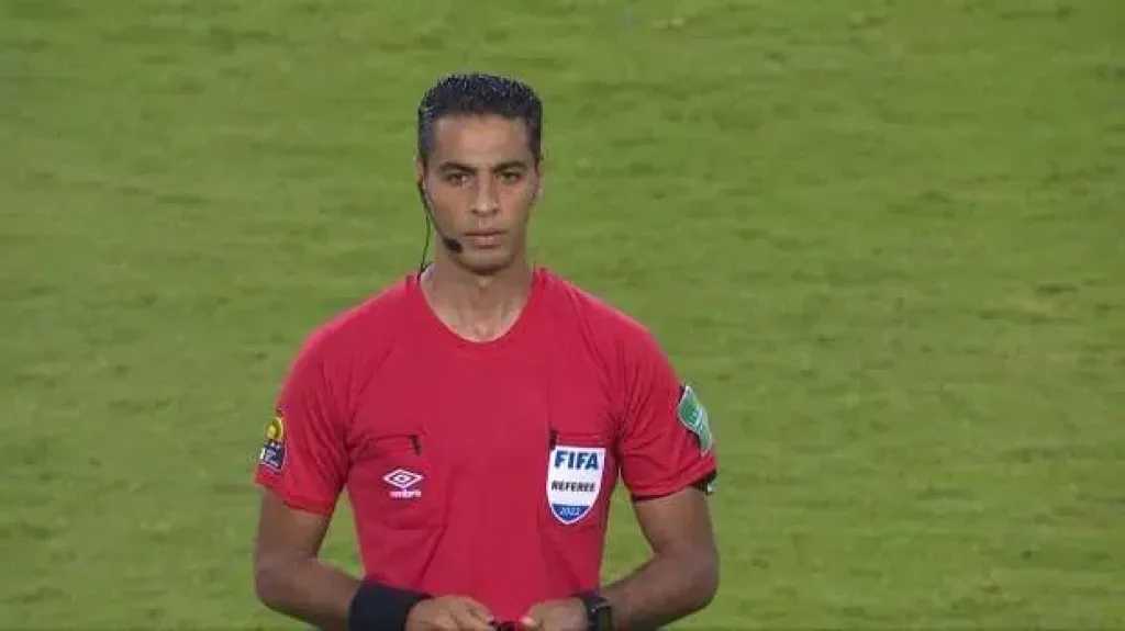 أمين عمر يخوض معسكر «فيفا» لتقييم حكام مونديال 2026