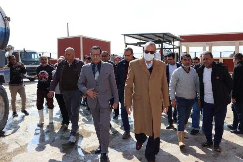 محافظ القليوبية يتفقد إصلاح عطل مفاجئ بخط الصرف الصحي بمجزر كفر سعد
