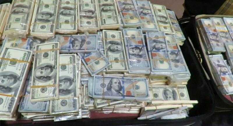 خبير مصرفي: الحملات الأمنية سهمت في تراجع سعر الدولار بالسوق السوداء.. «فيديو»