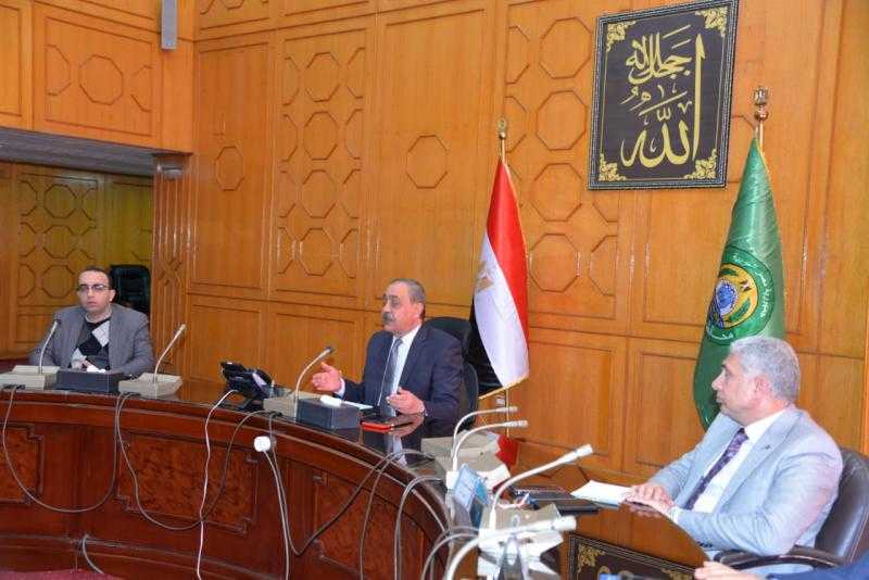 محافظ الإسماعيلية: تكثيف الحملات الرقابية اليومية على المخابز البلدية والأسواق والمحال التجارية