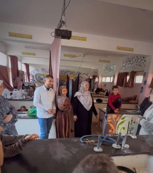  عروسان بمدرسة نازحين غزة